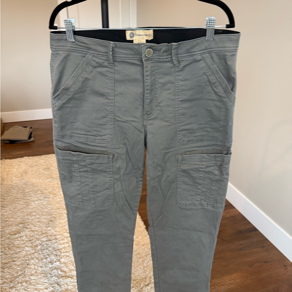 Democracy Women's Gray Straight Leg Pants AB TECHNOLOGY